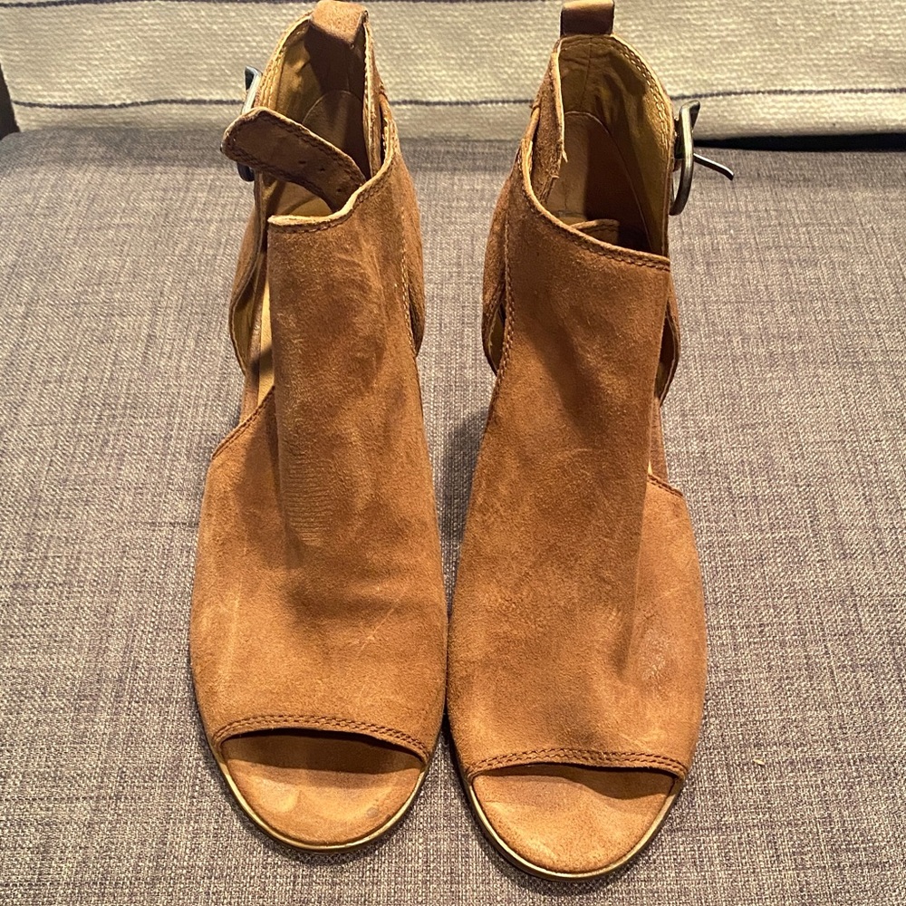 Lucky Brand Women's Tan Open-Toe Shoes